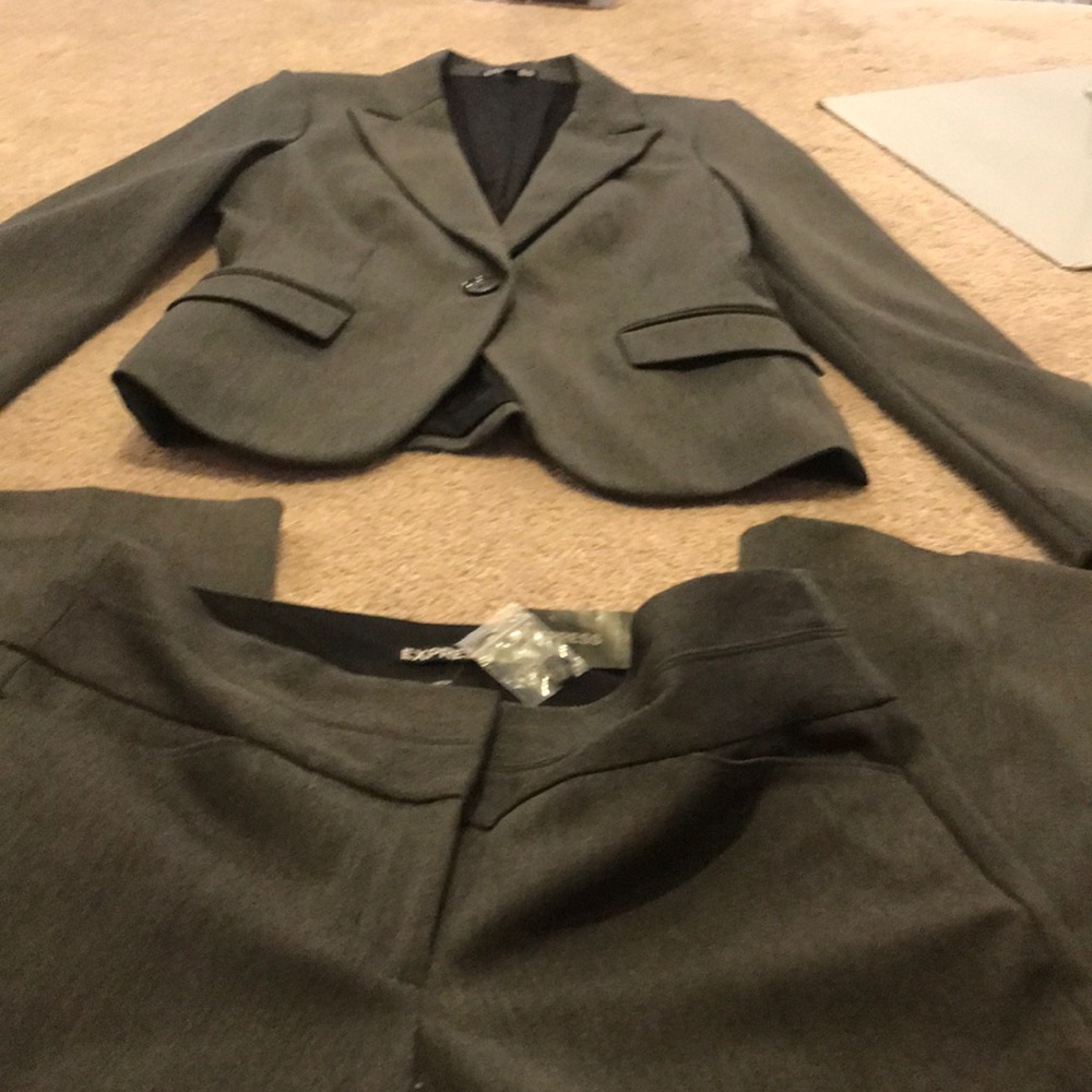 Gray elegant suits - Picture 4 of 10